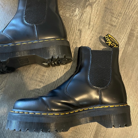Dr Martens 2976 Smooth Leather Platform Chelsea Boots Men’s main image 9